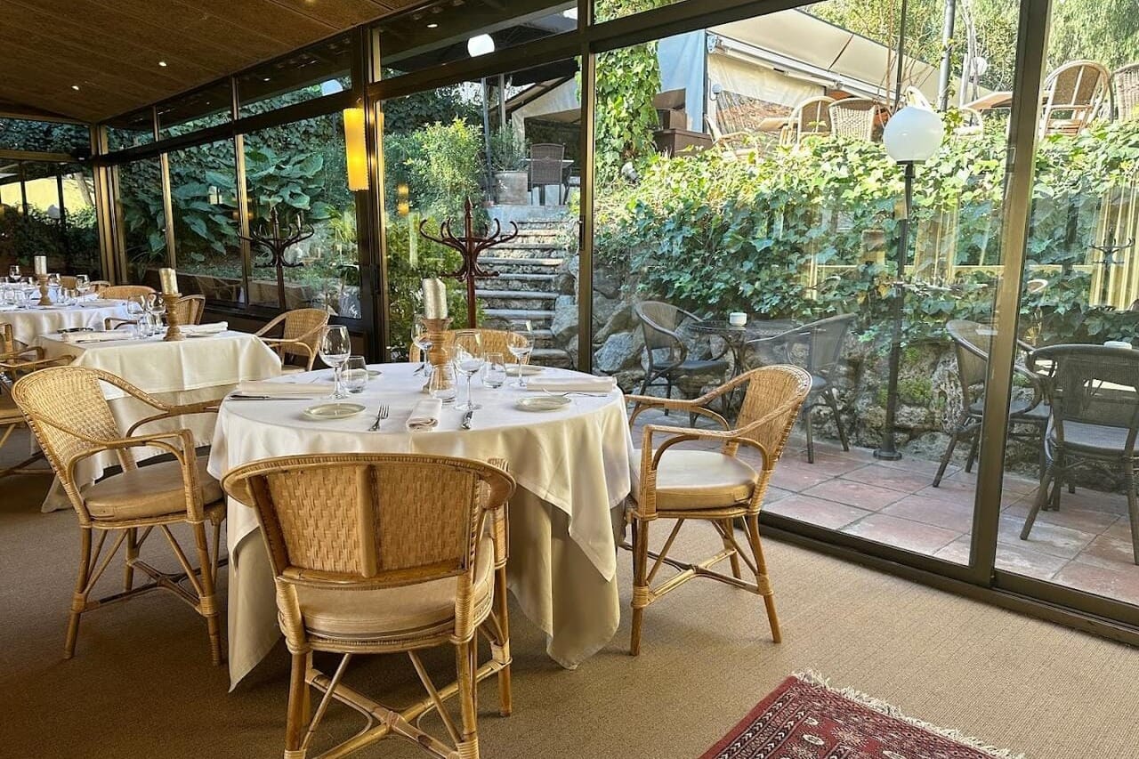 Restaurante El Trapío Barcelona, torre modernista con jardín, perfecto para eventos especiales.