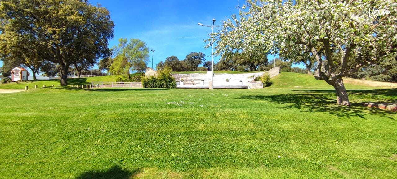 Pradera 2 en Club Las Encinas Madrid, espacio natural para eventos grandes.