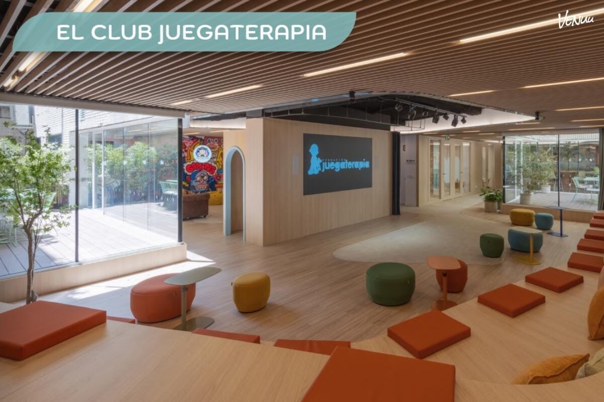 Club Juegaterapia, anfiteatro moderno y colorido en Madrid para eventos de empresa creativos e inspiradores.