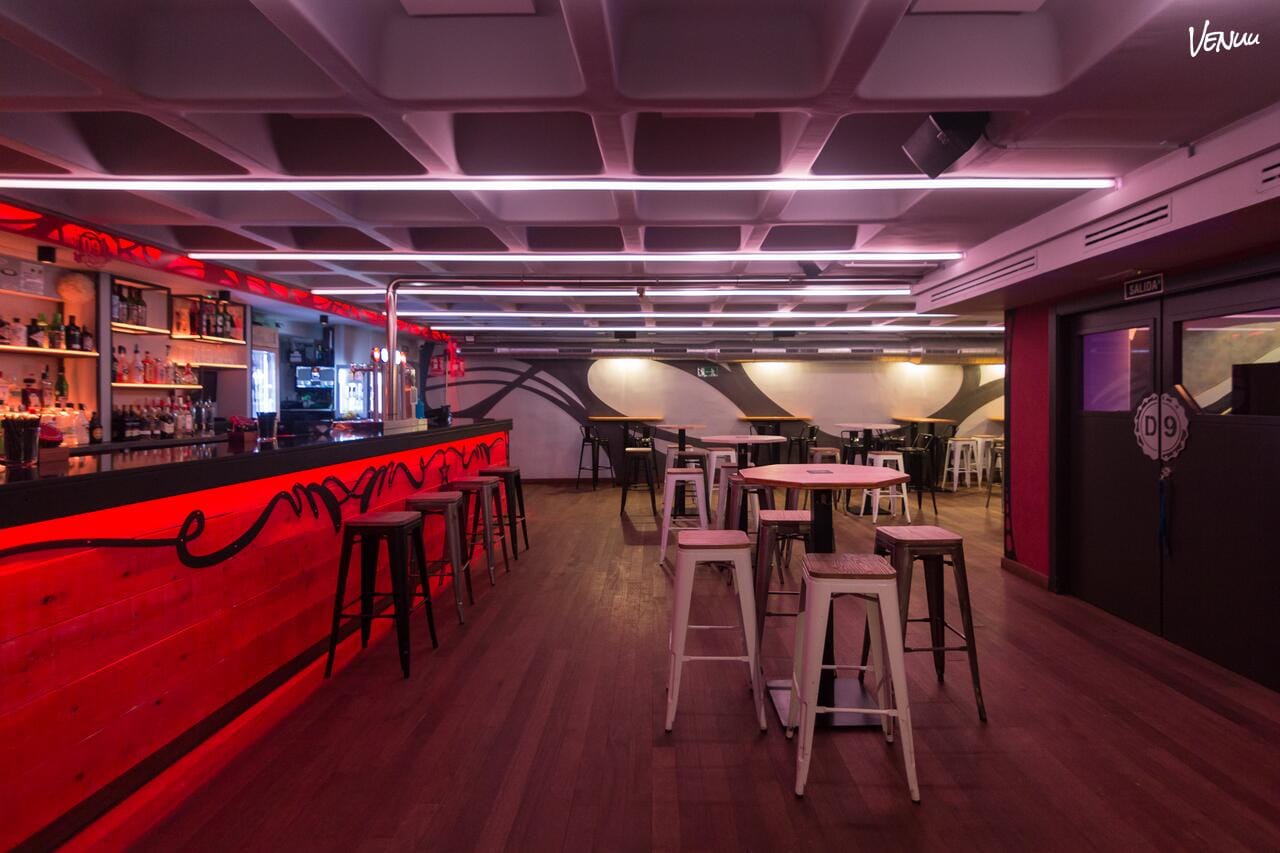 D9 Aribau Sala UP, espacio moderno con barra y pista para fiestas en el Eixample de Barcelona.