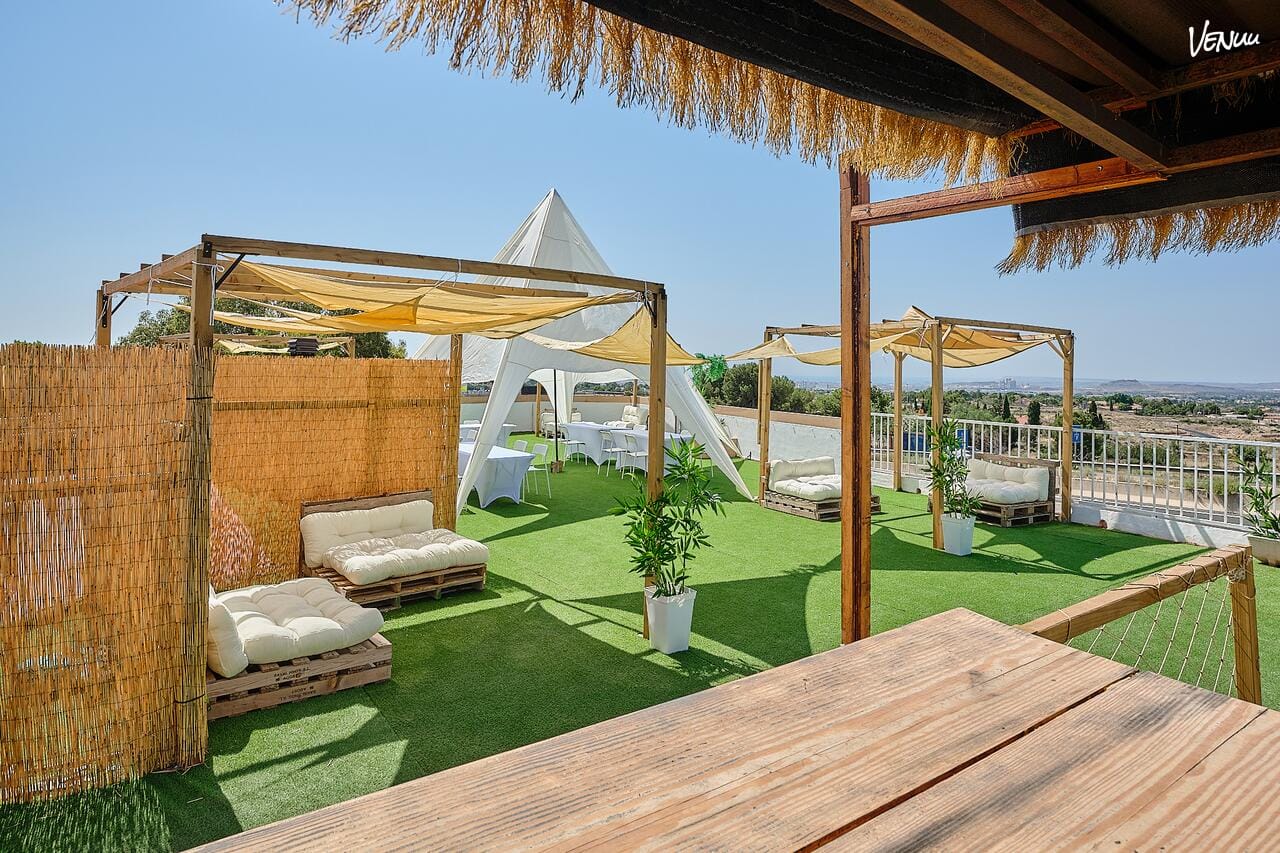  Finca Astronomía en Alicante, un lugar con piscina, barra y vistas para fiestas bajo las estrellas.