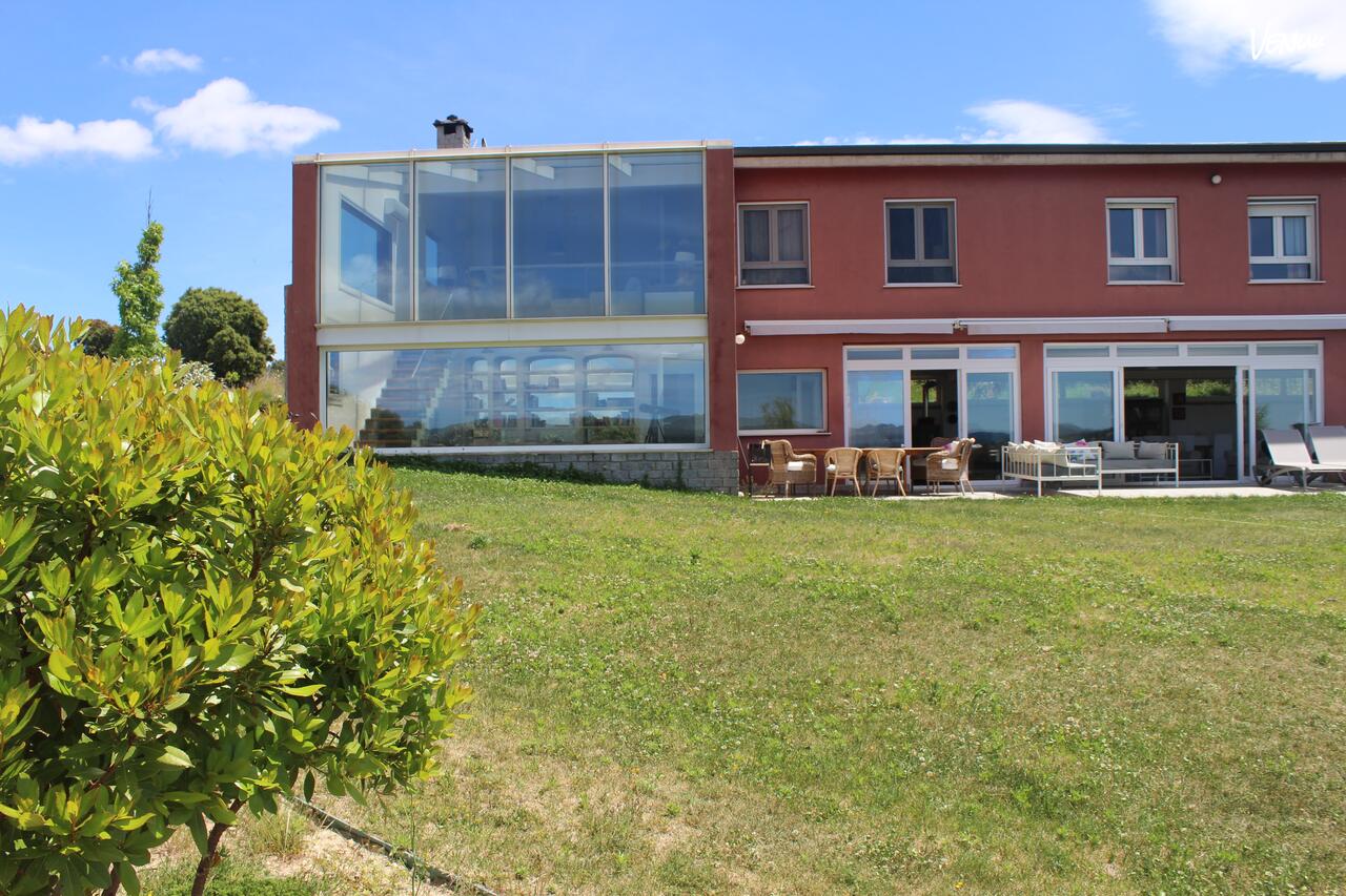 Finca el Enebro, casa rural en Valdemorillo con vistas, piscina y alojamiento a precio justo.