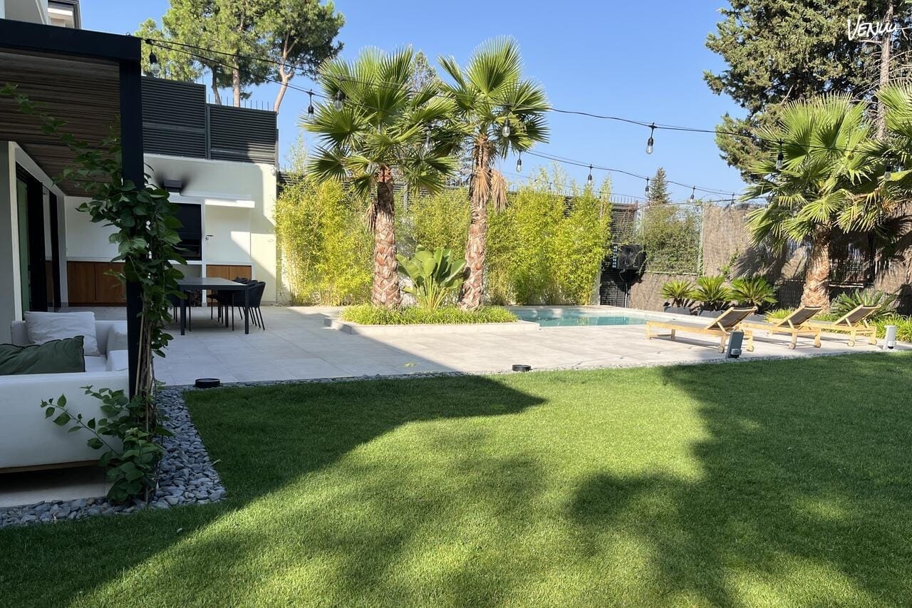 Jardín Caribeño Privado en Madrid, espacio tropical para cumpleaños.