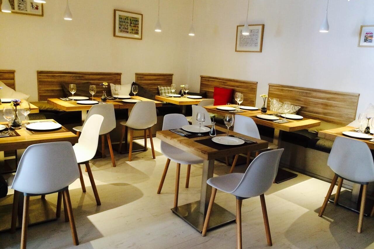 Sala privada en el Restaurante Sr. Vázquez, perfecta para eventos tranquilos con cocina de autor en Madrid.
