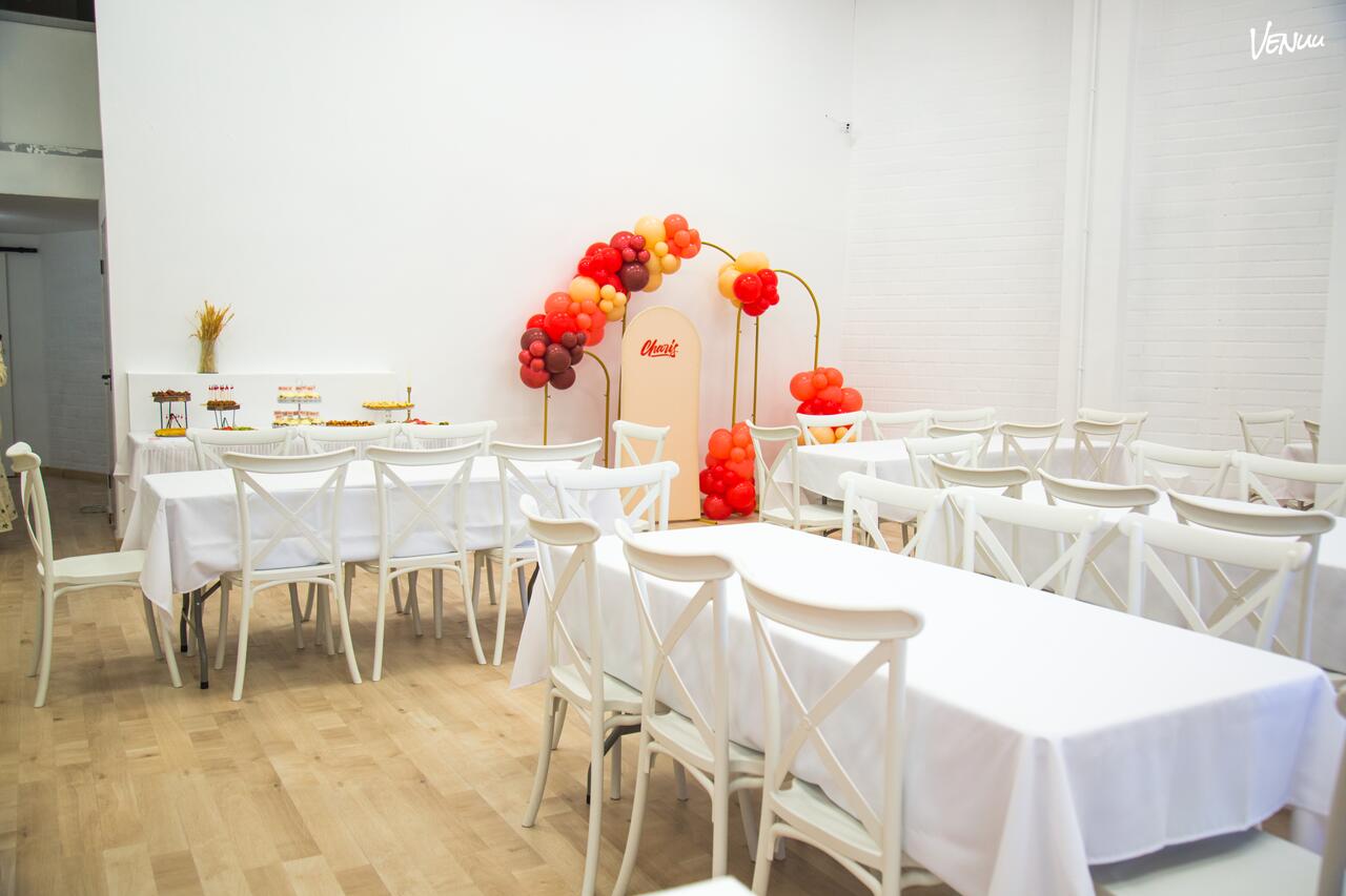 Charis Eventos Valencia, salón amplio y funcional perfecto para cumpleaños familiares y con invitados a lo grande.