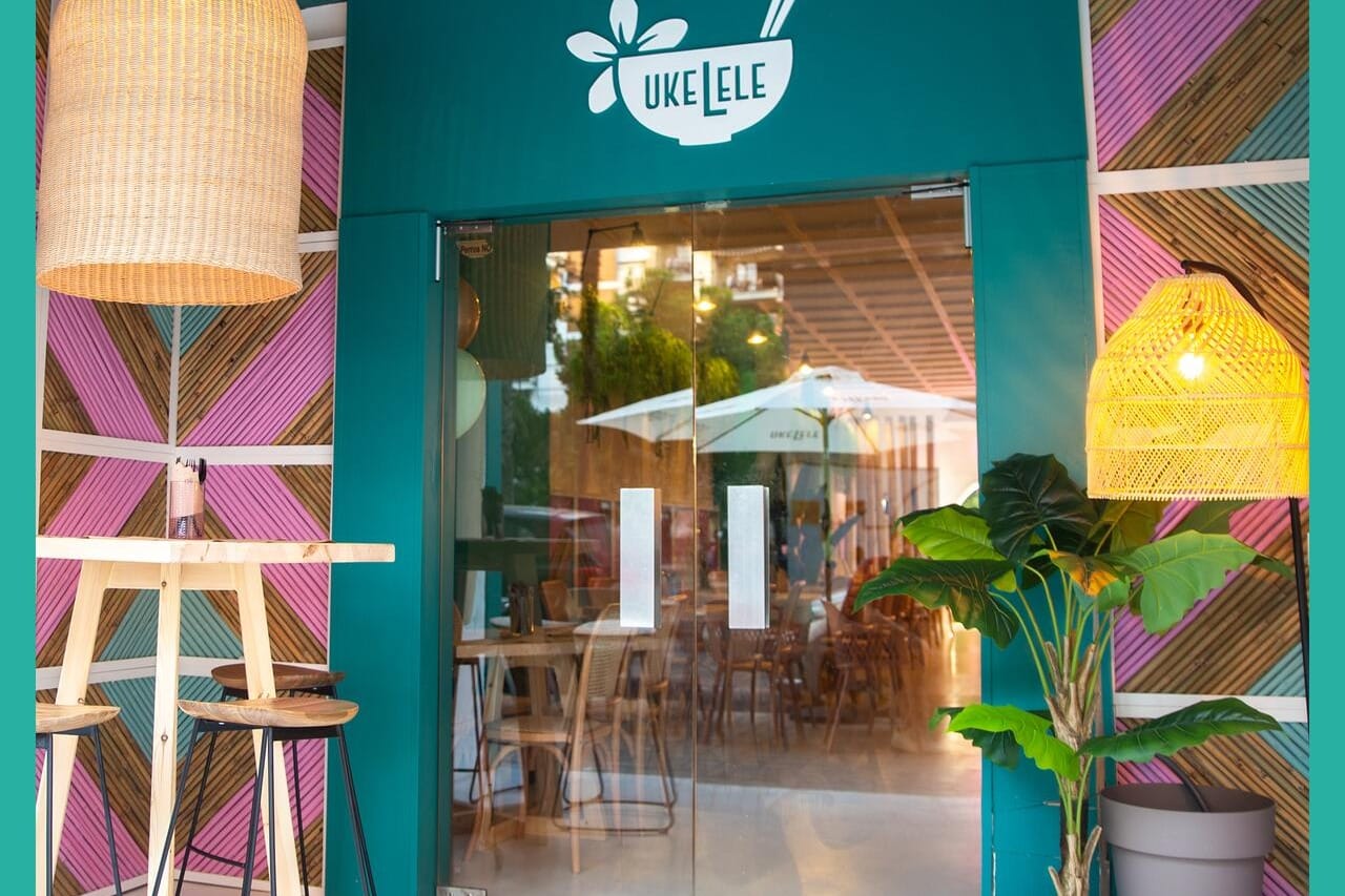 Ukelele Gastro Lounge, restaurante moderno y acogedor perfecto para cumpleaños de día o de noche en Valencia.