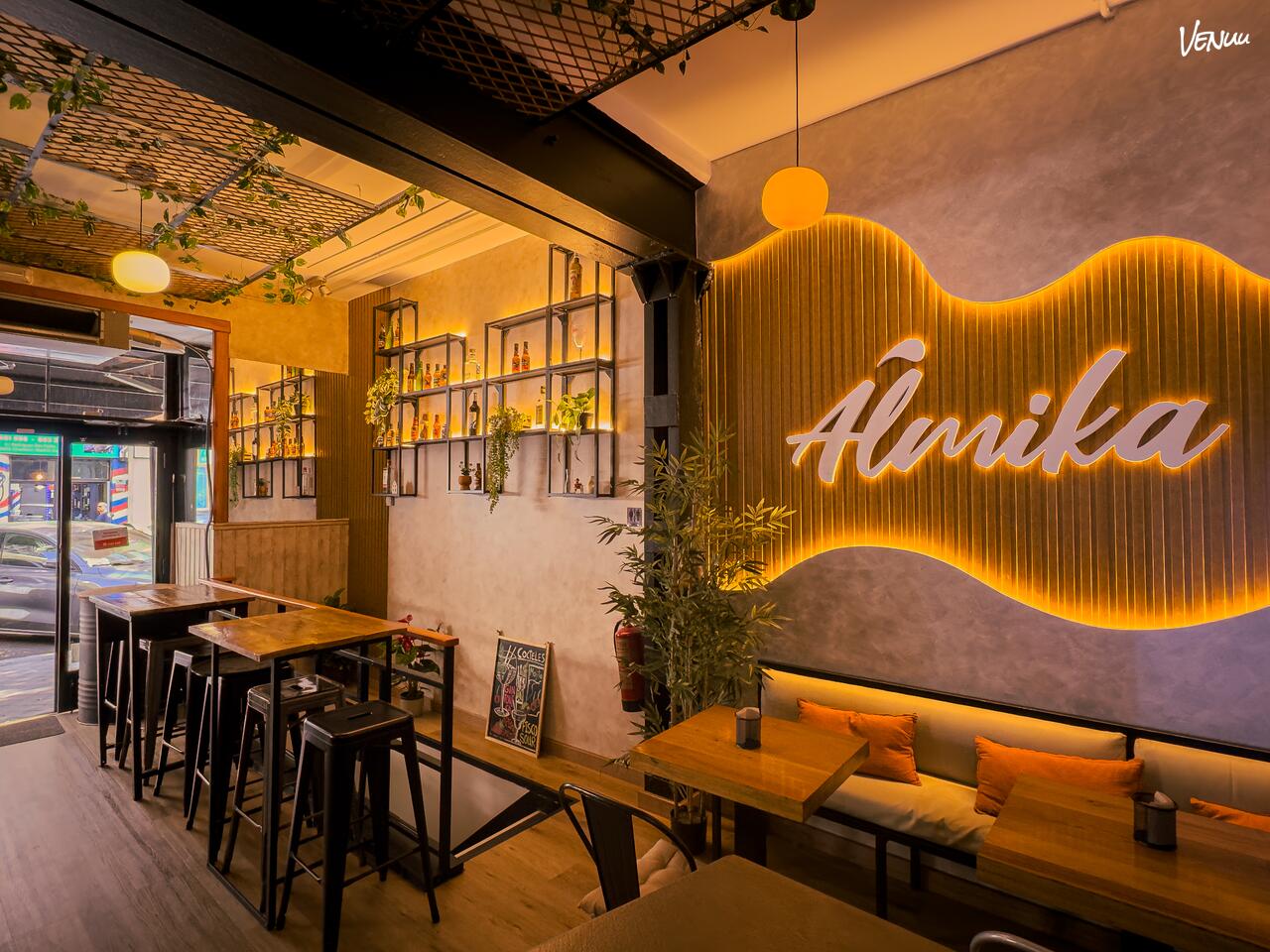 Almika en Madrid, restaurante elegante ideal para comidas de empresa y reuniones.