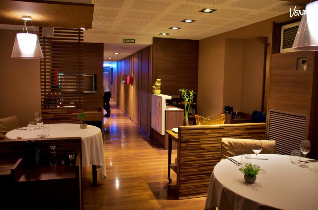 Aflamas en Barcelona, restaurante con ambiente animado para cenas de grupo.