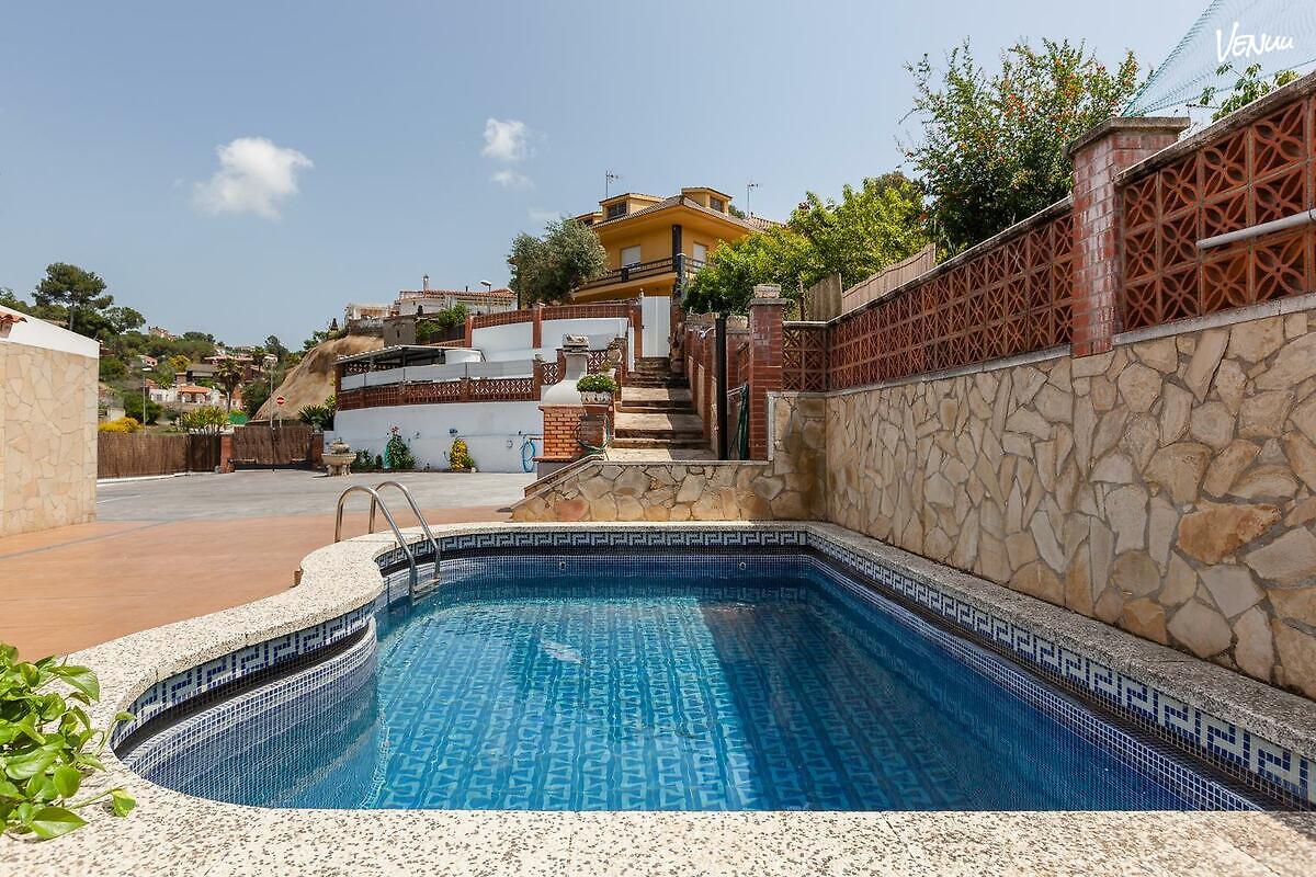  Masía Cal Ramon preparada para celebración privada en verano.