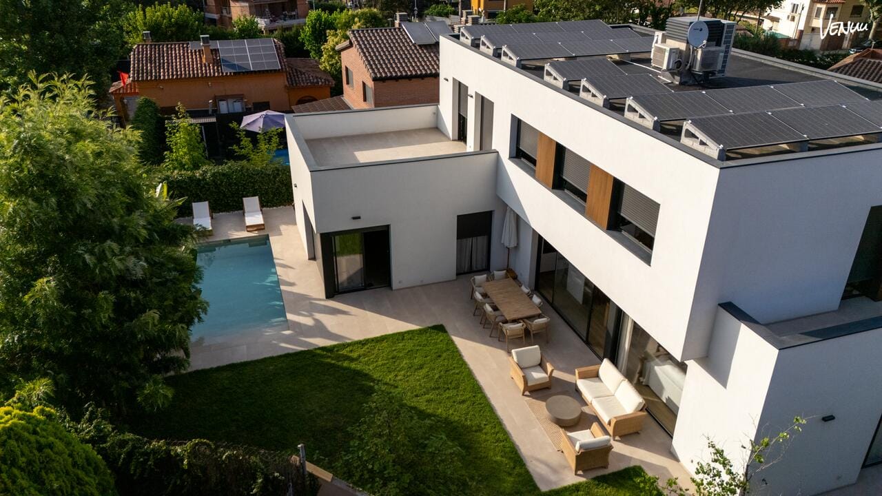 Casa Moderna preparada para bautizo privado.