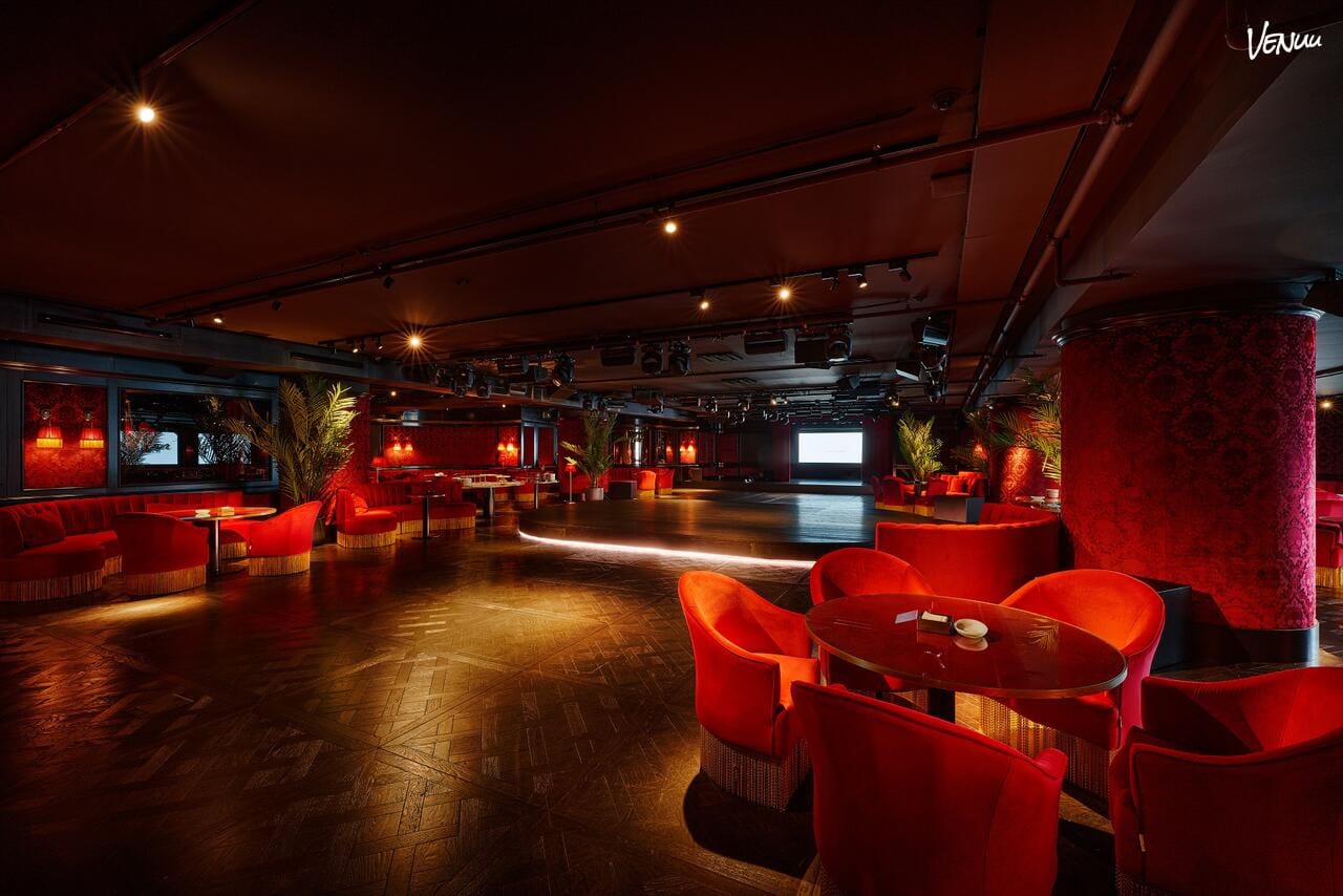  Club retro en la zona alta de Barcelona preparado para boda tipo cóctel.