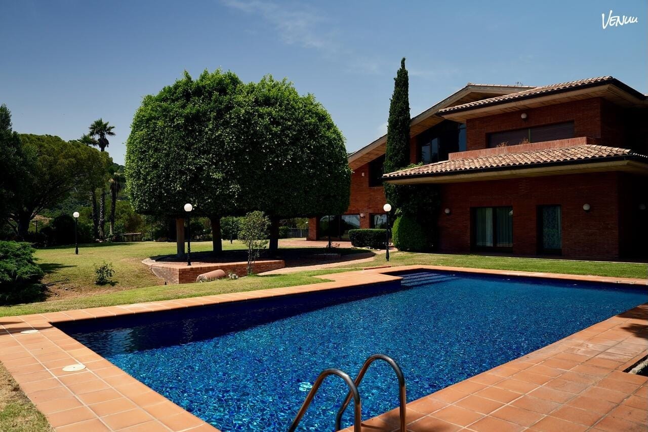 Espacio Foodies Retreat preparado para celebración gastronómica. ---