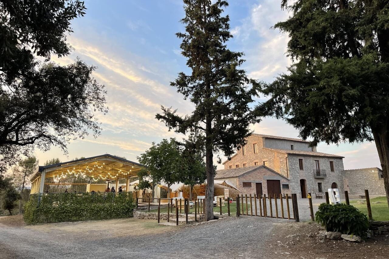Les Quingles, finca rodeada de naturaleza cerca de Barcelona para bodas y celebraciones.