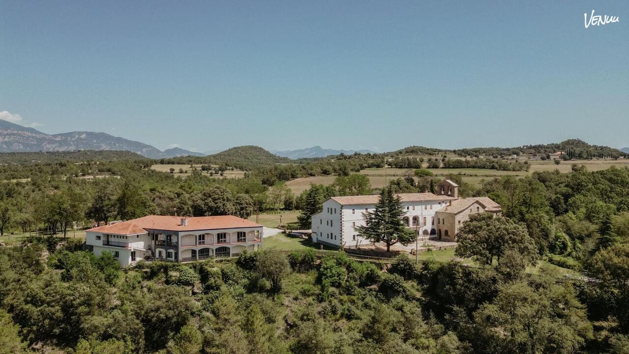 Masía Sant Pau preparada para fiesta privada de verano.