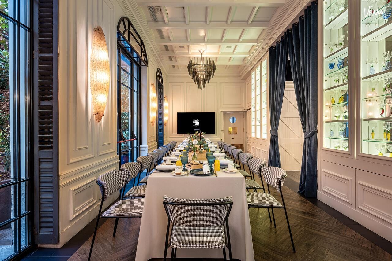 Younique Restaurant Madrid espacio elegante para bodas íntimas.
