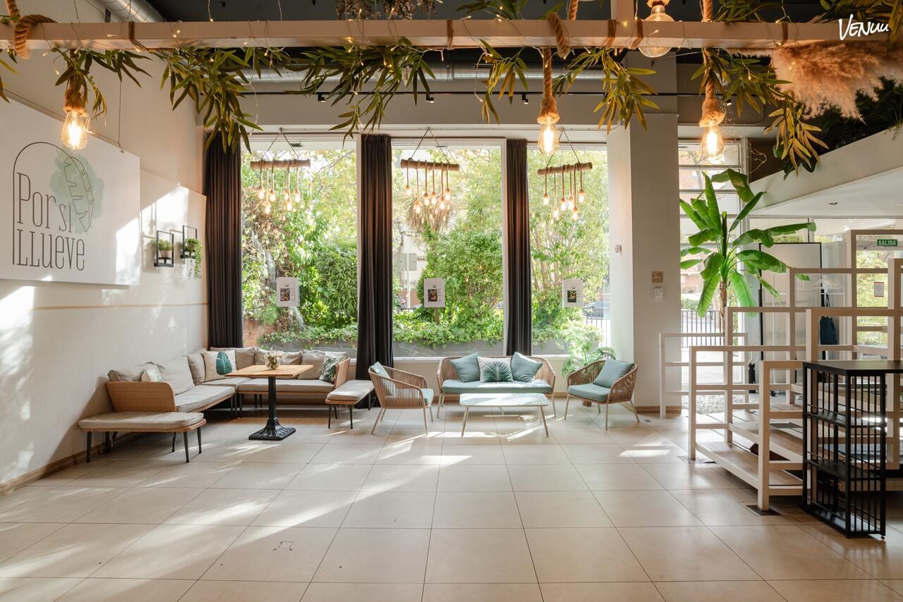 Por Si Llueve Madrid espacio íntimo para celebrar gender reveal familiar.