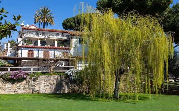 15 jardines para eventos en Cataluña donde hasta el viento aplaude la fiesta
