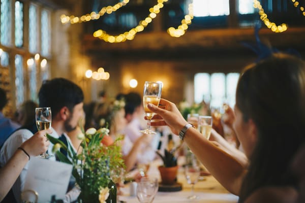 Cómo organizar un evento paso a paso: Guía para cumpleaños, aniversarios, fiestas empresariales y más